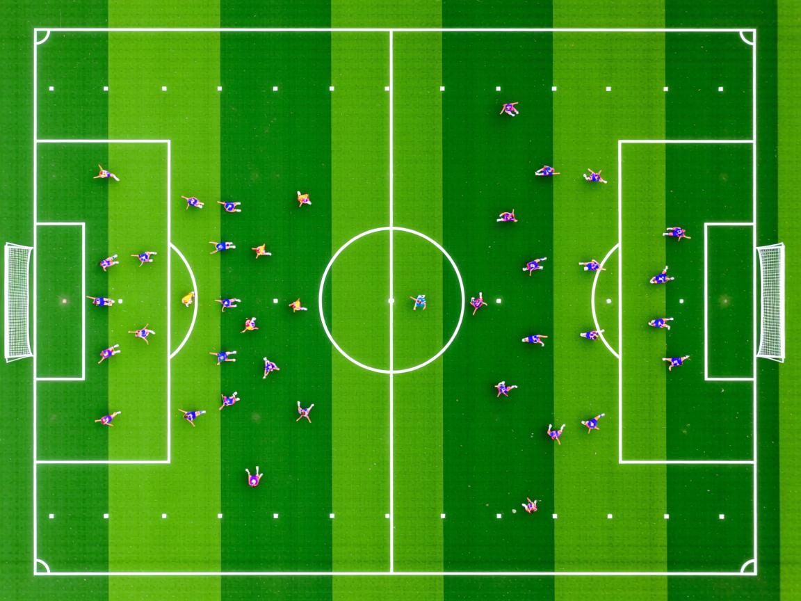 开云体育在线登入-欧冠比赛的“幕后英雄”：教练与球员的默契配合，欧冠角色